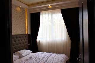 Отель Aleppo Hotel Ереван Двухместный номер с 1 кроватью или 2 отдельными кроватями-2