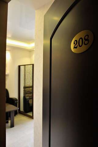Отель Aleppo Hotel Ереван Двухместный номер с 1 кроватью или 2 отдельными кроватями-3