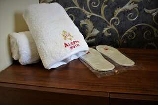 Отель Aleppo Hotel Ереван Двухместный номер с 1 кроватью или 2 отдельными кроватями-9