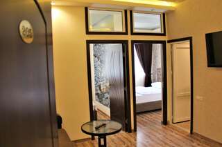 Отель Aleppo Hotel Ереван Двухместный номер с 1 кроватью или 2 отдельными кроватями-14