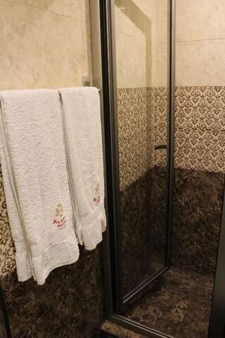 Отель Aleppo Hotel Ереван Двухместный номер (для 2 взрослых и 1 ребенка)-35