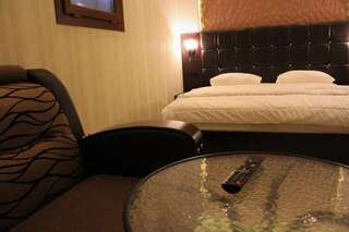 Отель Aleppo Hotel Ереван Двухместный номер (для 2 взрослых и 1 ребенка)-39